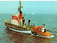 AK Seenot-Rettungsboot 18,9 m - beim Aussetzen des  Tochterbootes - DGzRS