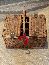 Picknickkorb mit Besteck- und