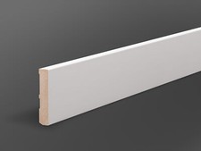 Weiße Sockelleiste Cube 13x60