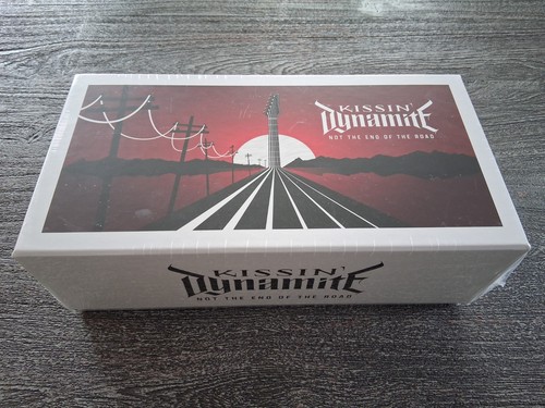 Fanbox kissin dynamite - /,