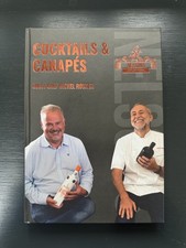 COCKTAILS AND CANAPÉS: Neil