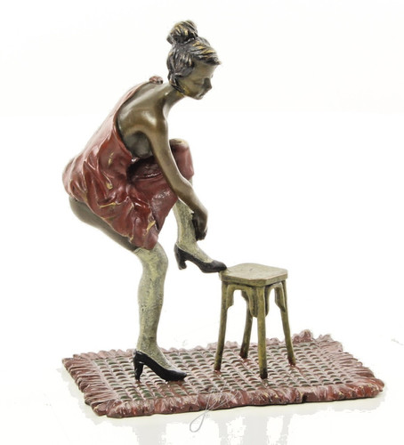 Bronzefigur mädchen zieht - bronzefigur,
