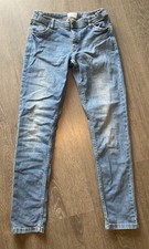 Schicke Hellblaue Jeans