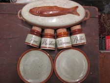 SMF Schramberg Retro Geschirrteile mit Schriftzügen, handbemalt, 80er Jahre