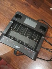 everActive Ladegerät für 8 Akkus AAA AA C D 9V, universal und schnell, vollautom