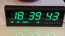 Elektronische LED-Wanduhr