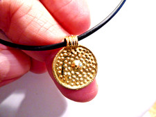 WUNDERSCHÖNES  AMULETT