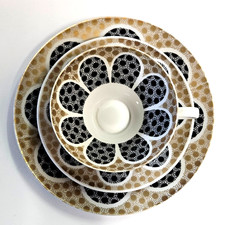 Verschiedene Sammeltassen je 3-teilig Gedeck Tassen Teller Kaffee Tee