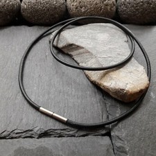 2 mm schwarze Lederkette mit Edelstahl Bajonettverschluss, Länge wählbar