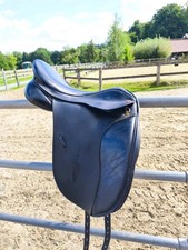 Sattel Dressur 17,5 Zoll für