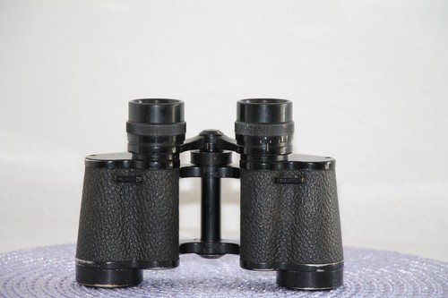 Fernglas und - x,