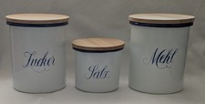 3 Vorratsdosen aus Stahl-Emaille, aromadichte Holzdeckel, Husum (969)