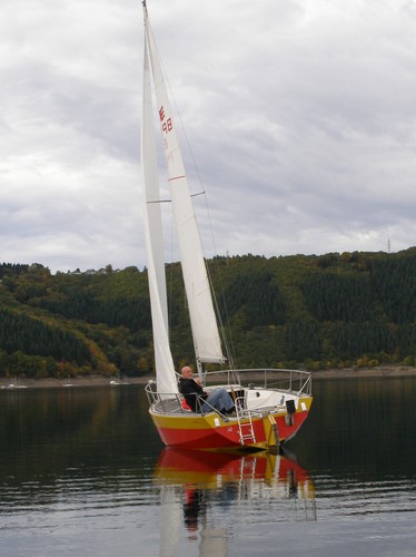 Segelboot mit trailer kiel - segelboot,