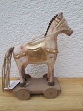 Pferd aus Holz auf Rollen Gold