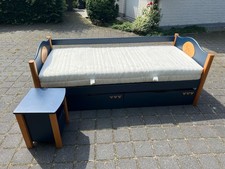  Kinder/Jugendbett 90x200cm ohne Lattenrost  mit Unterschubladen u. Kommode