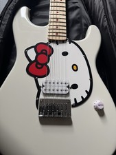 Fender Squier  x Hello Kitty White Stratocaster  E Gitarre+ White Fuzz Pedal 