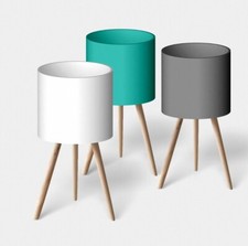 Übertopf mit Holzfüßen –