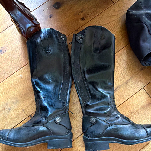 Schwarze leder reitstiefel - schwarze, leder-reitstiefel