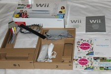 NINTENDO WII KONSOLE FAMILY EDITION+CONTROLLER+NUNCHUCK+WII PARTY+SPORTS-IM OVP