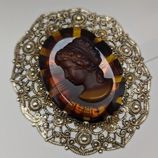 Vintage Brosche Kamee M