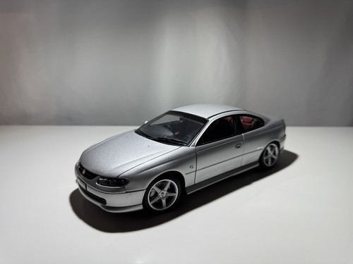 Autoart holden coupe - 1:18,