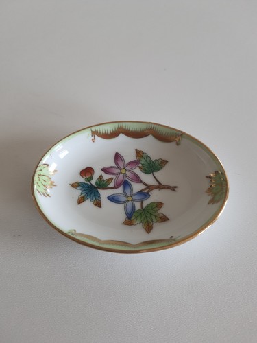 Vintage herend queen victoria - vintage,
