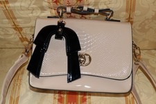 Handtasche Lackleder Beige