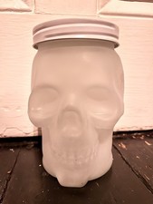 Weiße totenkopf dose - totenkopf, dose,