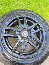 Satz Alufelgen mit Bereifung