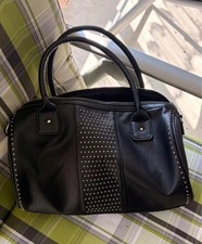 Schwarze Kunstledertasche mit