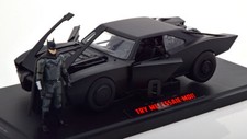1:18 Jada Batmobile with figurine Batman 2022 flatblack
