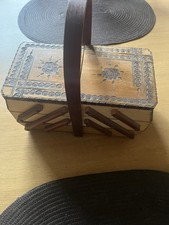 uralter  kleiner Nähkasten von Oma  Dachbodenfund  schöne Holzarbeit Verzierung