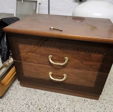 Schickes Nachtkästchen Oder