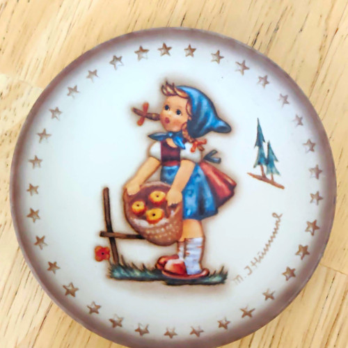 Goebel hummel - goebel, m.j.