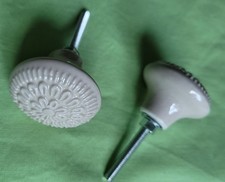 Türknauf 2 Stück Keramik Dekor Creme rund Möbelknopf Schrankgriff