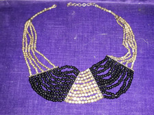 SCHMUCK - 20er Jahre Collier hochwertig gearbeitet mit goldenen und schwarzen Fa