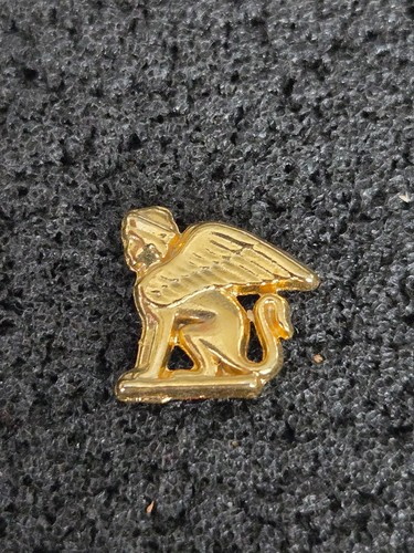 Monteil paris pin - ➔,