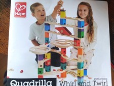 Große Holzkugelbahn