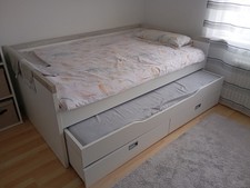 Komplettes Bett mit 2 Schubladen  und 2 Matratze