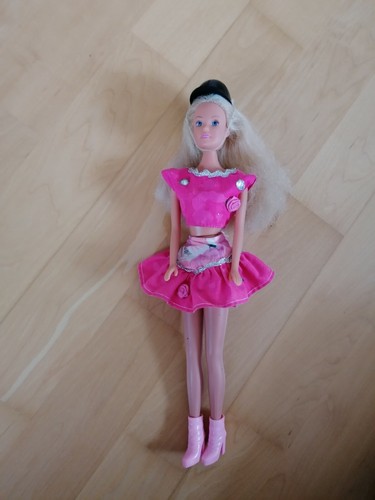 Barbie reiterin mit helm rosa - reiterin,