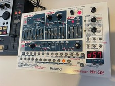 Roland SH-32 Synthesizer Mint