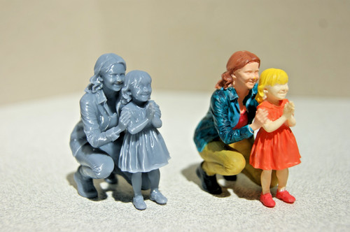 Figur mutter kniend - figur,