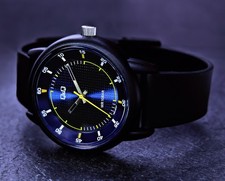 Q&Q by Citizen Herren Armband Uhr Schwarz 10 Atm Blau Schwarz 10 Atm