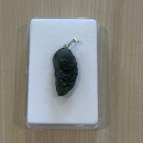 Natürlicher moldavit rohstein - natürlicher,