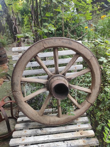 Altes wagenrad speichenrad - altes, wagenrad,