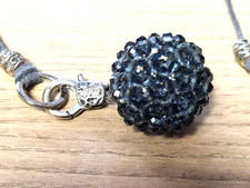 Lagenlook - Kette - Lederband mit topschöner Kugel aus Kristallglasperlen