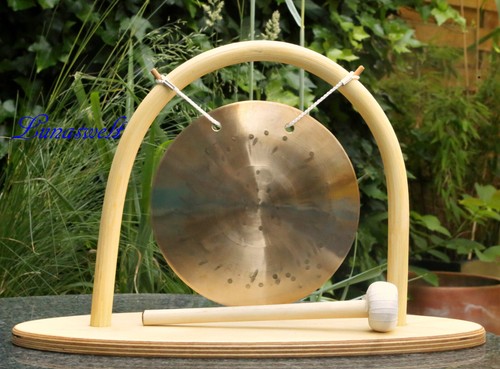 Feng gong mit rattanständer - feng-gong,