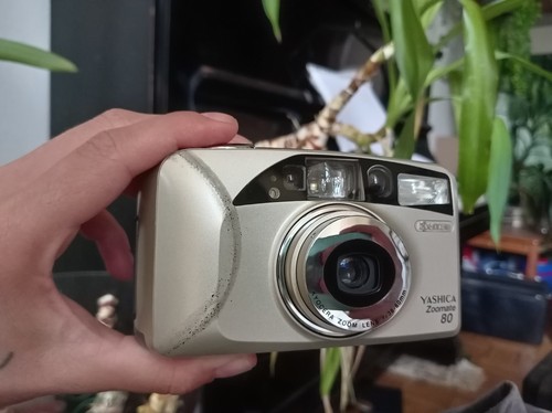 Yashica zoomate zoom - ,