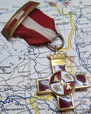 Spanien Militär Verdienstorden Brustkreuz Emaile Spain Medal Krone Am Band