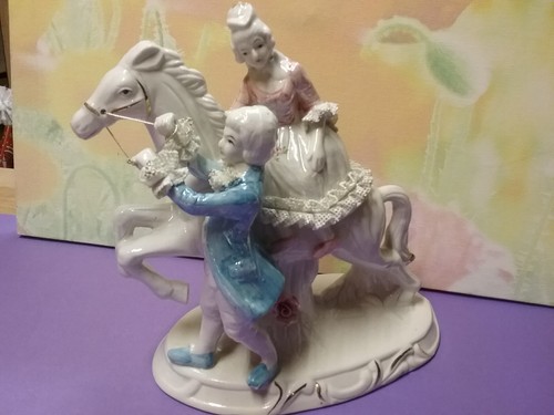 Porzellanfigur pferd mit - ,